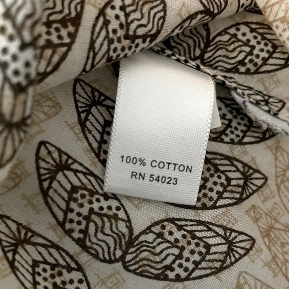 Banana Republic XS cotton, leaf tank w/spaghetti straps. 5 button front accents. - Picture 6 of 7